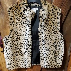 Faux fur  leopard print  vest
